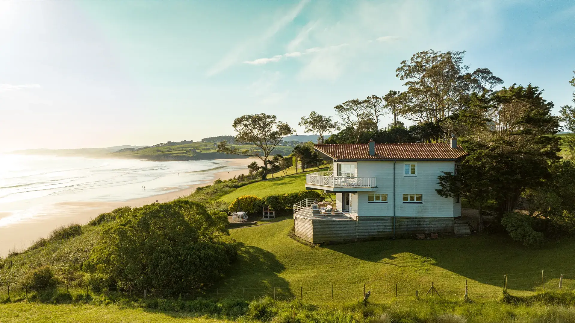 Alquilar villa de lujo con piscina privada y vistas al mar en España