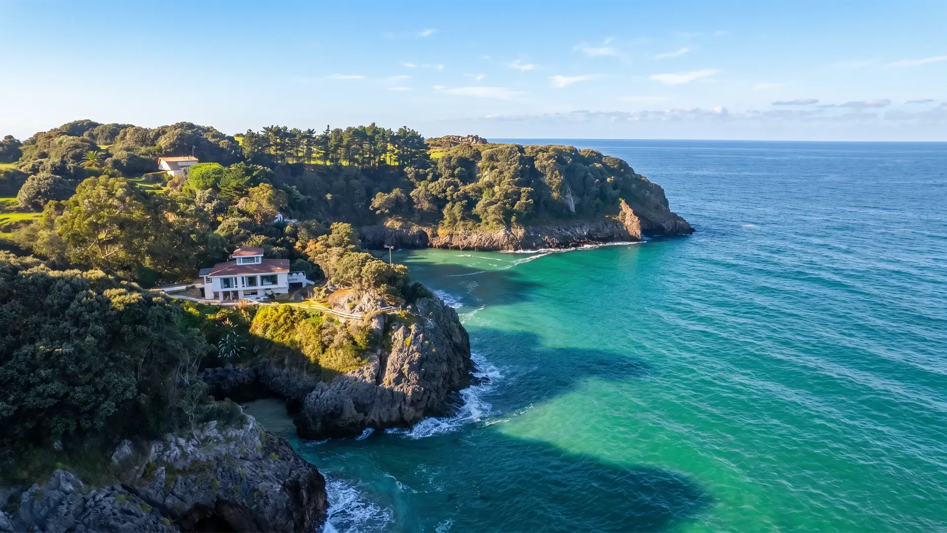 Alquilar villa de lujo con piscina privada y vistas al mar en España
