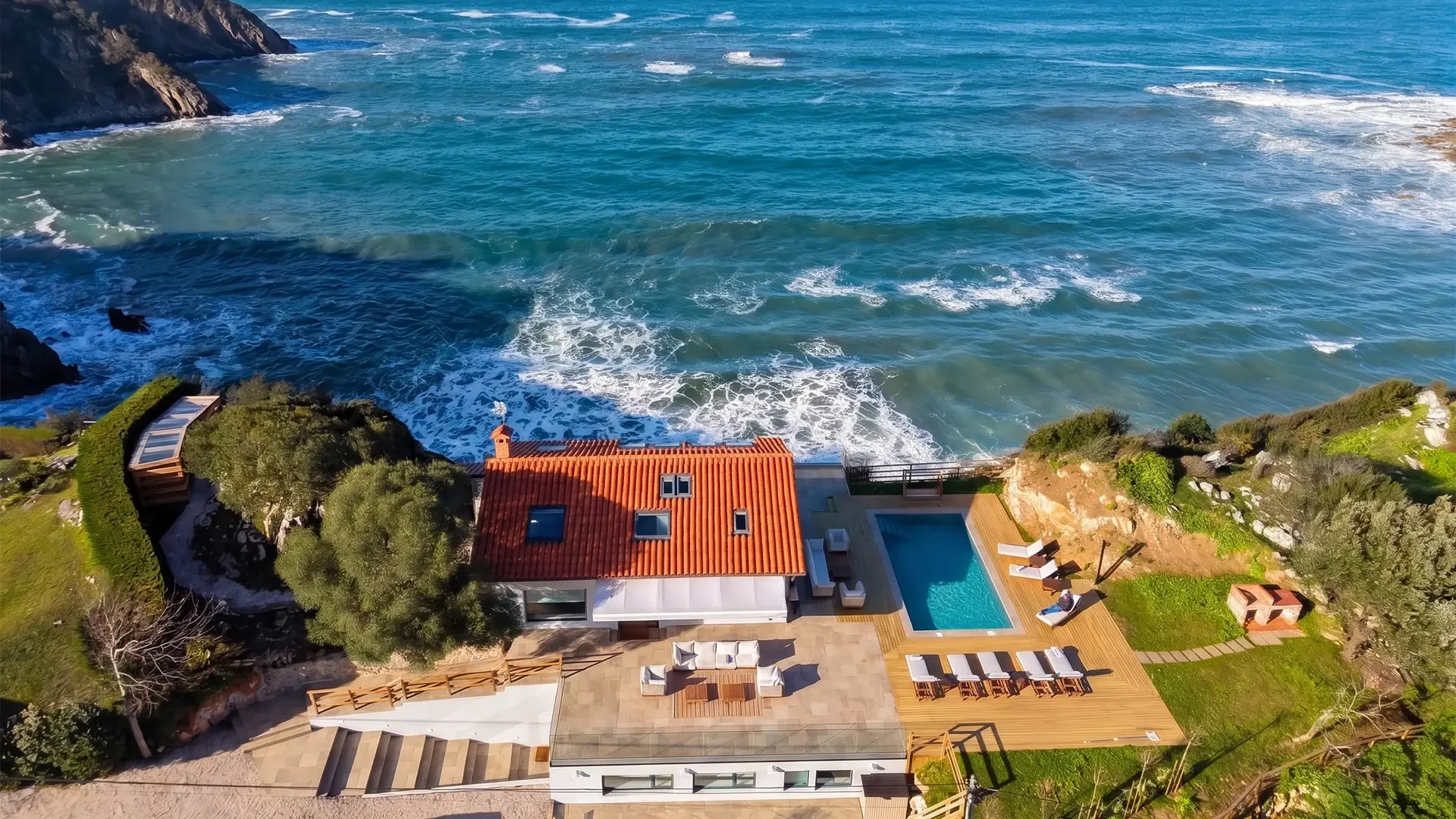Alquilar villa de lujo con piscina privada y vistas al mar en España